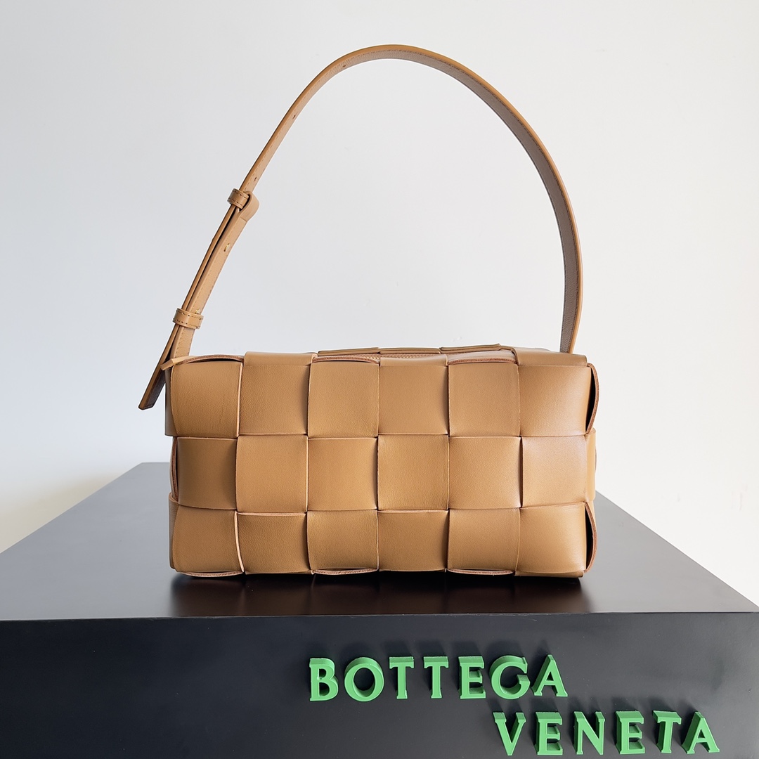 B0tt*ga Ven*ta Brick Cassette Light Brown For Women‎ 11in/28cm