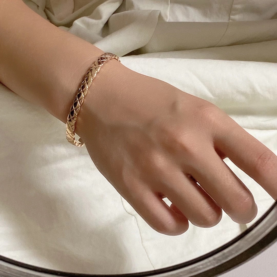 Ch**el Coco Crush Bracelet Gold For Women