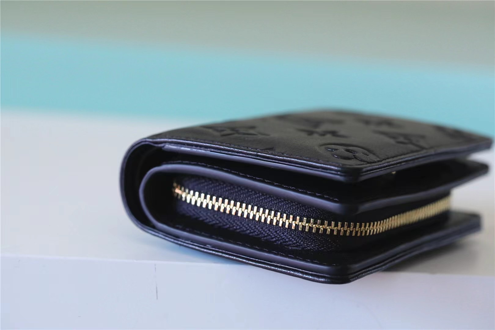 L0vis Vvtt0n Lou Wallet Monogram Embossed Black For Women 4.3in/11cm