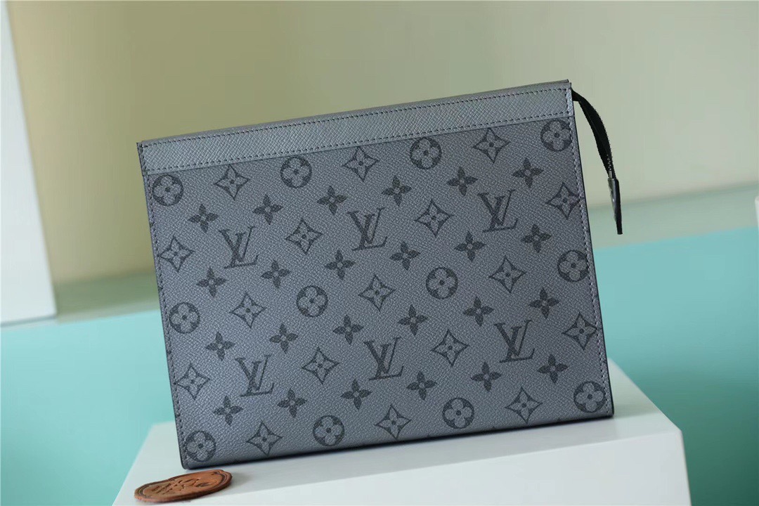 Pochette Voyage MM Monogram Gray For Men 10.6in/27cm M30840