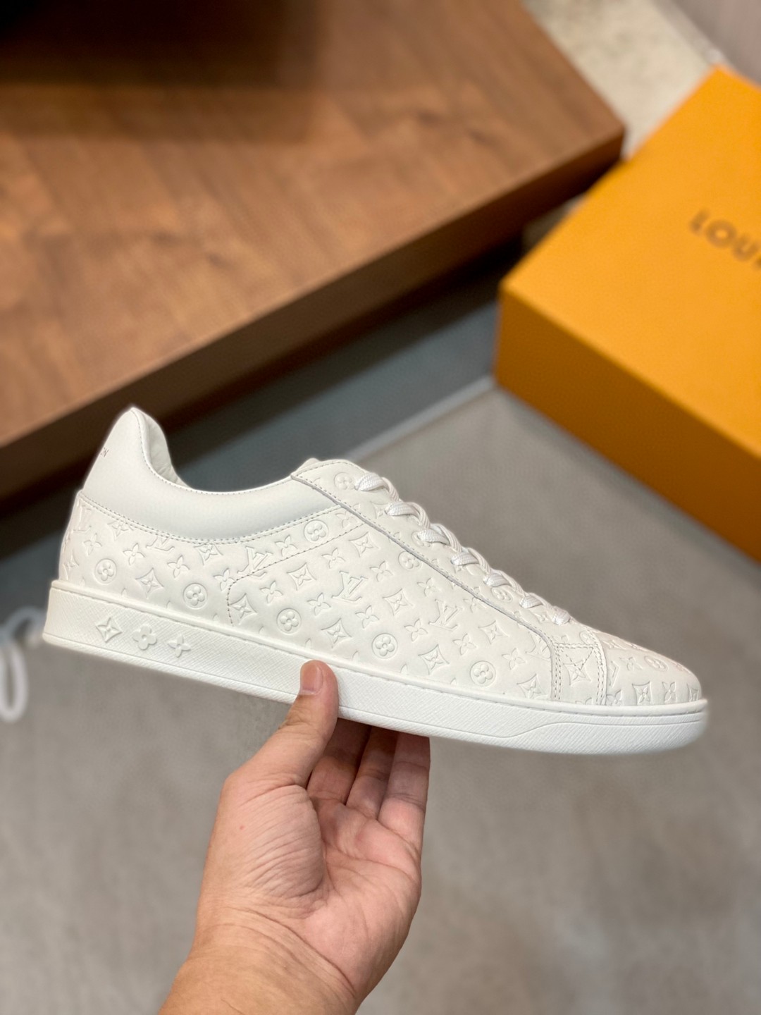 L0vis Vvtt0n Rivoli Sneaker White For Men 1AARI6