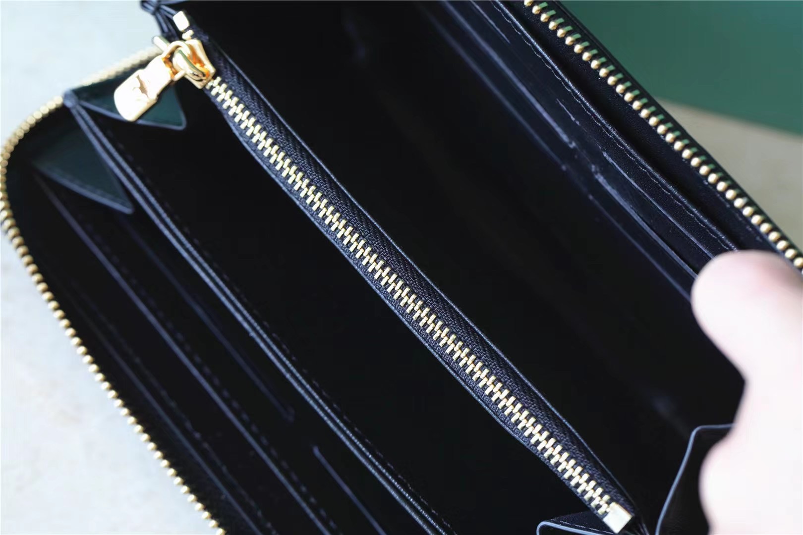 Zippy Wallet Monogram Embossed Black For Women 8.1in/20cm M81510