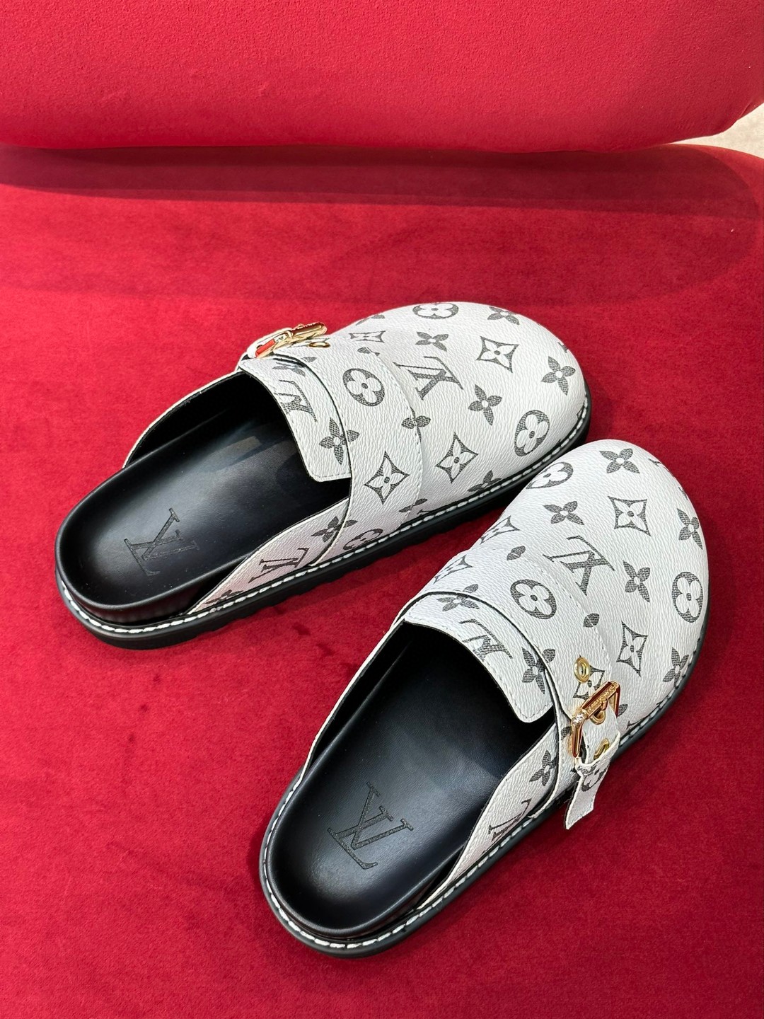 L0vis Vvtt0n LV Easy Mule Monogram Canvas White For Men