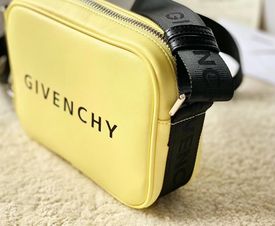 Givenchy Camera Bag Blue/Black/Yellow For Women‎ 7.75in/19.7cm GIV158073