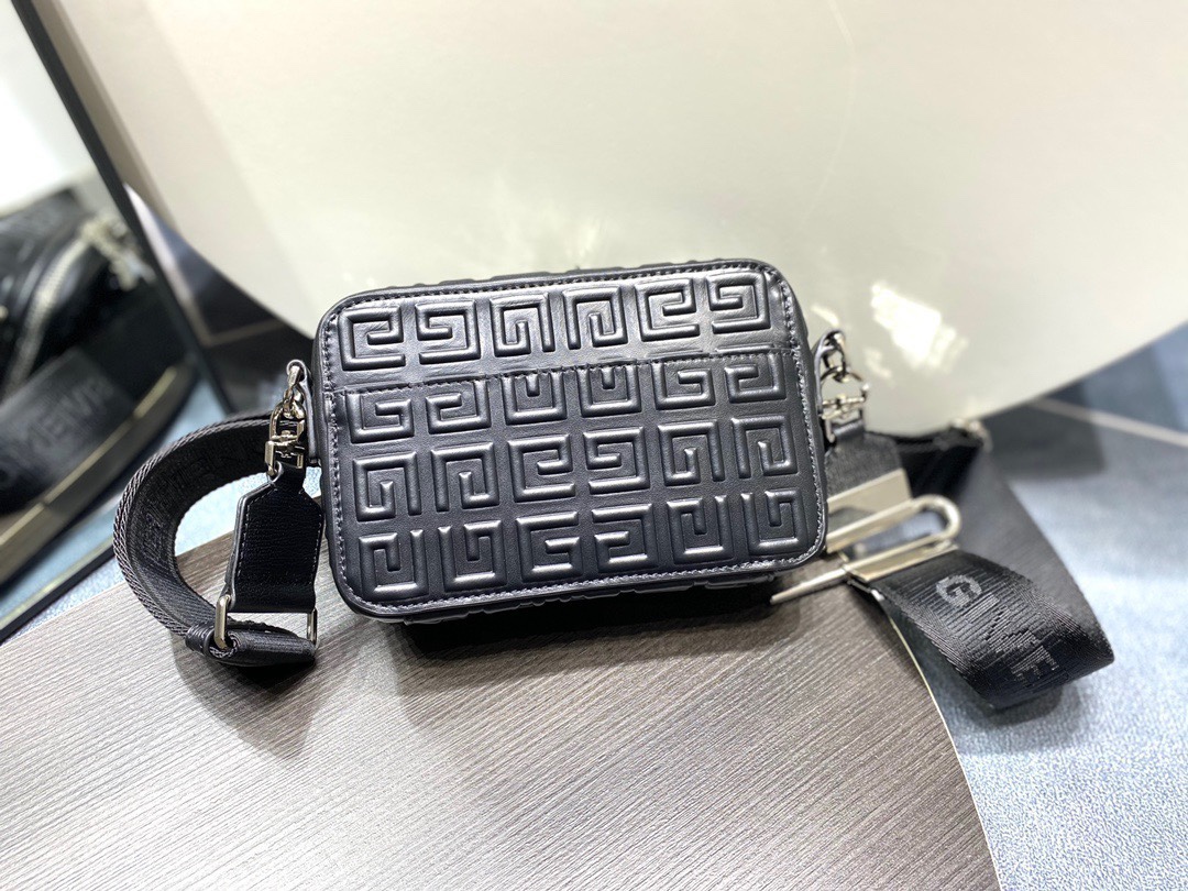 Givenchy Antigona Grained Camera Bag Black For Women‎ 7.3in/18.5cm