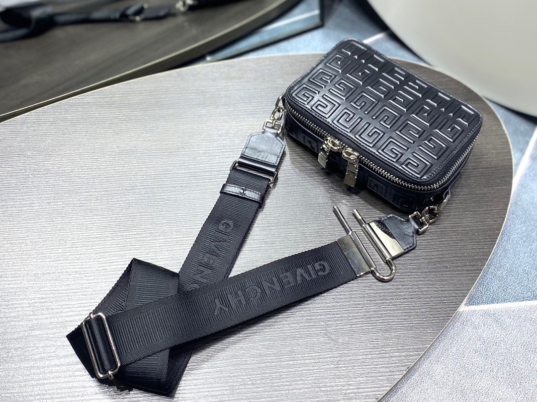 Givenchy Antigona Grained Camera Bag Black For Women‎ 7.3in/18.5cm