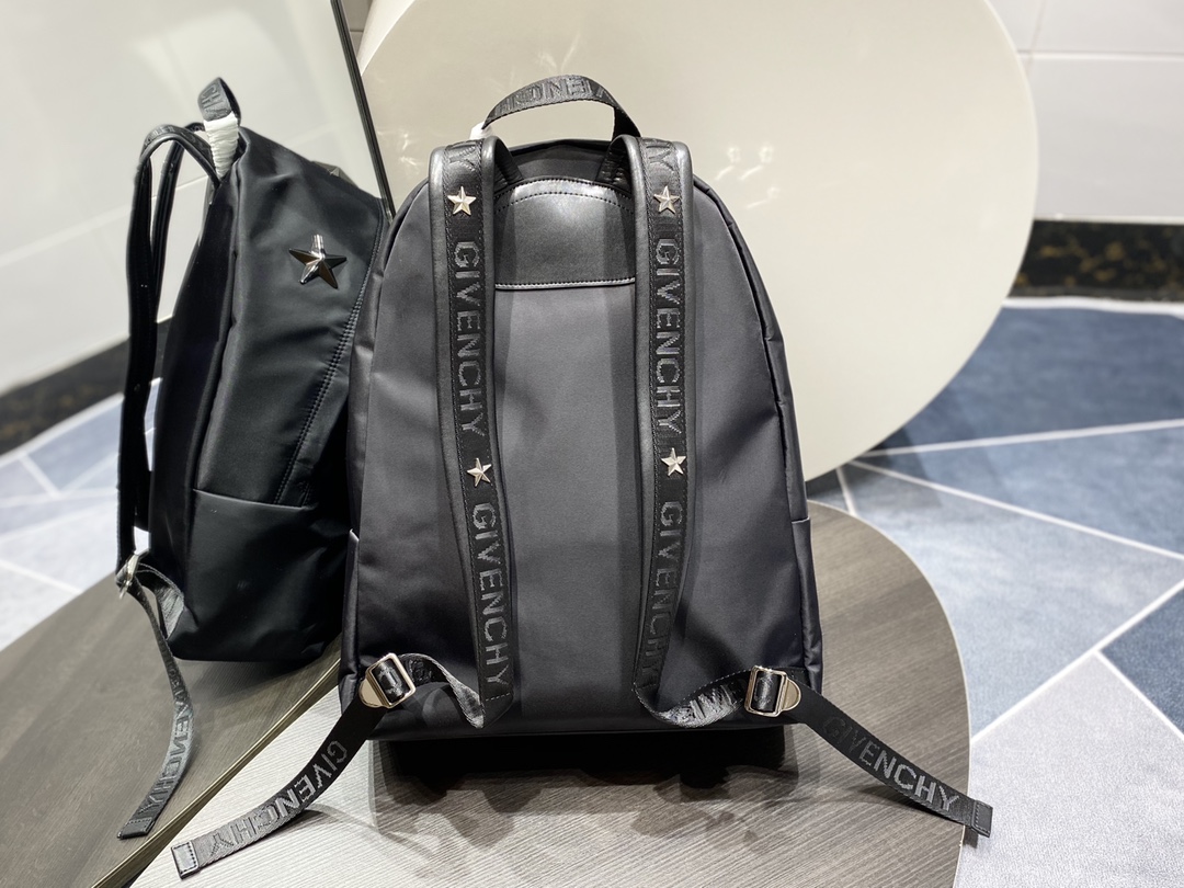 Givenchy Essentiel U Backpack Black For Women‎ 16.9in/43cm