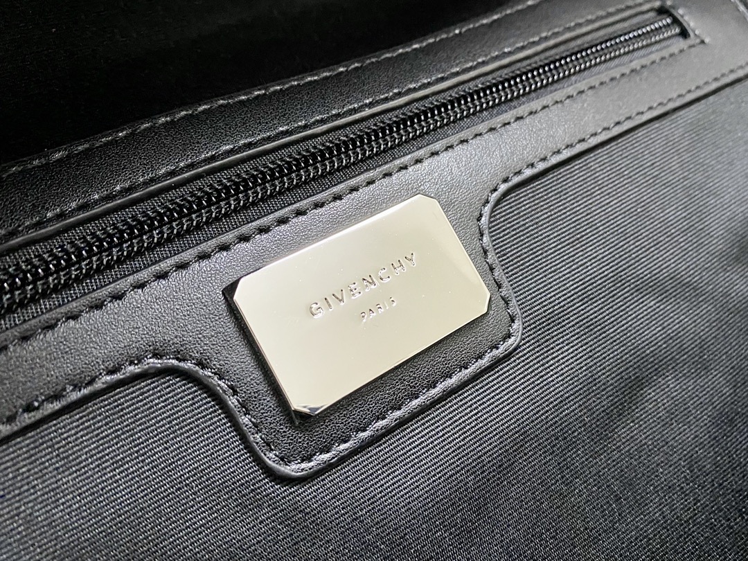 Givenchy Essentiel U Backpack Black For Women‎ 16.9in/43cm