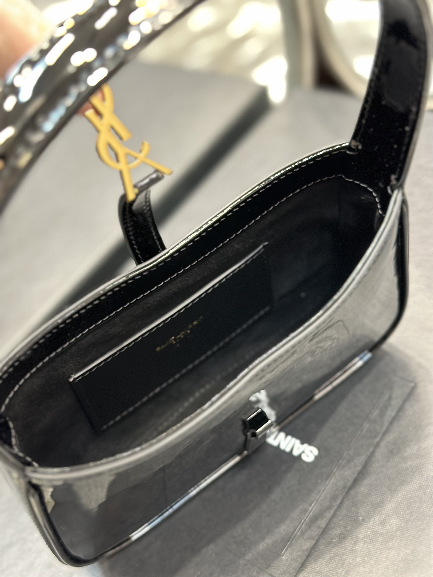 Sa1nt Lau*nt Le 5 A 7 Mini Black For Women‎ 7.5in/19cm 7103180UF0W1000