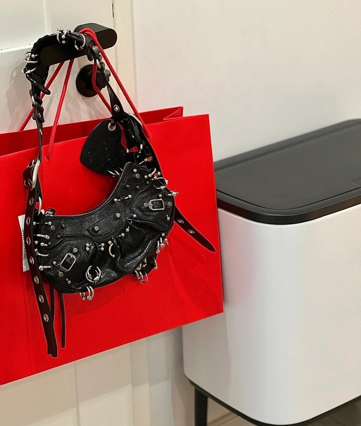 Ba1en*iaga Le Cagole XS Shoulder Bag Black/White For Women‎ 10.2in/25.9cm 671309210G81000