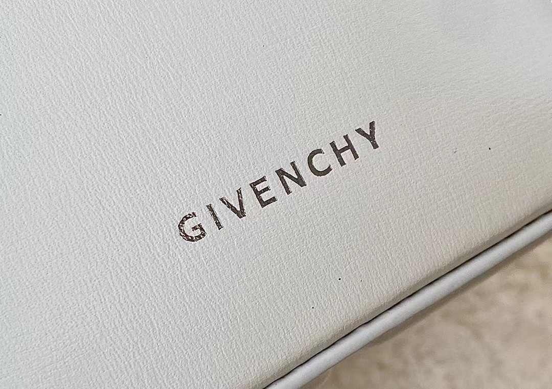 Givenchy Mini Cut Out Bucket Bag Black/White For Women‎ 6.3in/16cm BB50NRB1GV 001