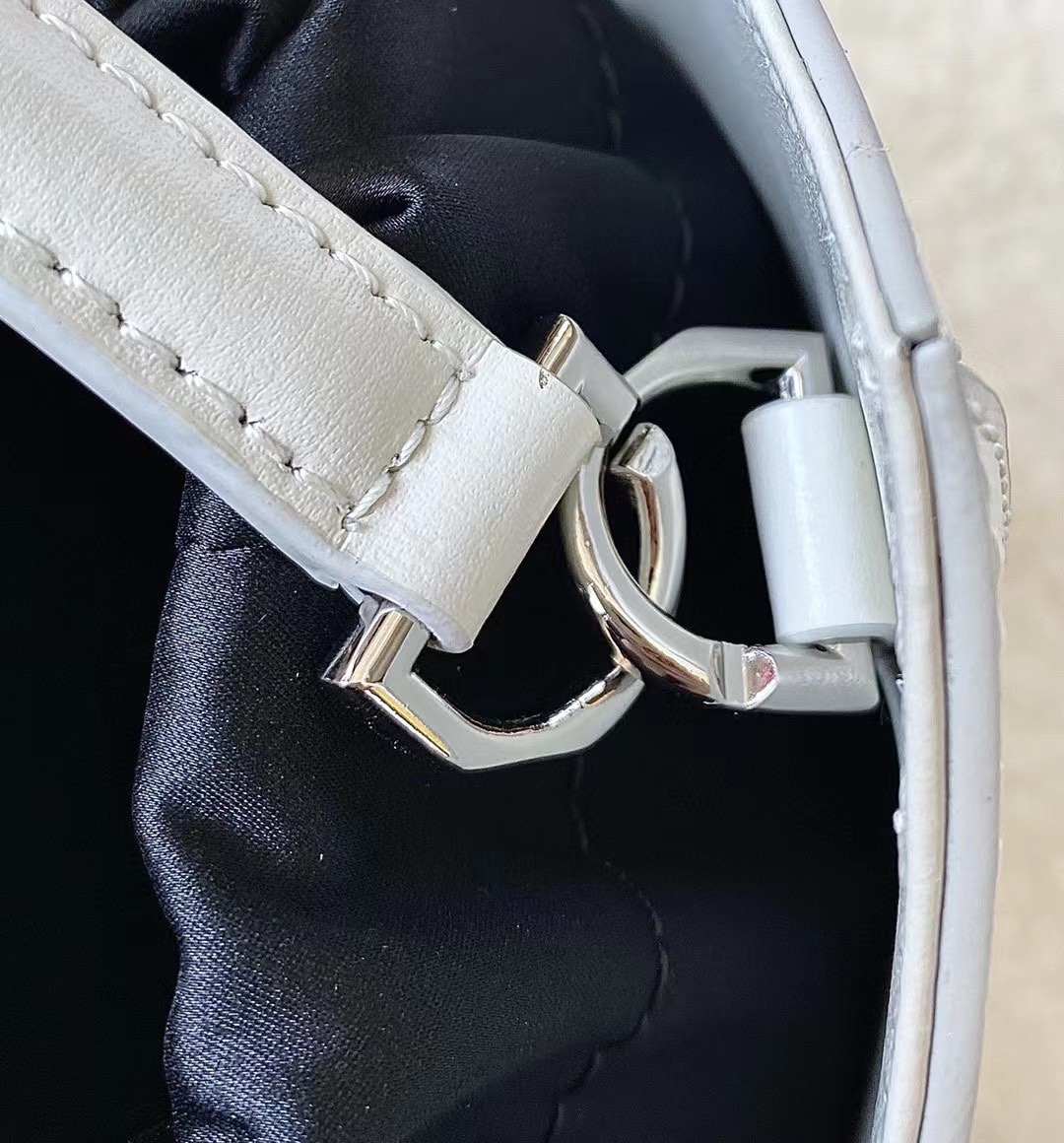 Givenchy Mini Cut Out Bucket Bag Black/White For Women‎ 6.3in/16cm BB50NRB1GV 001