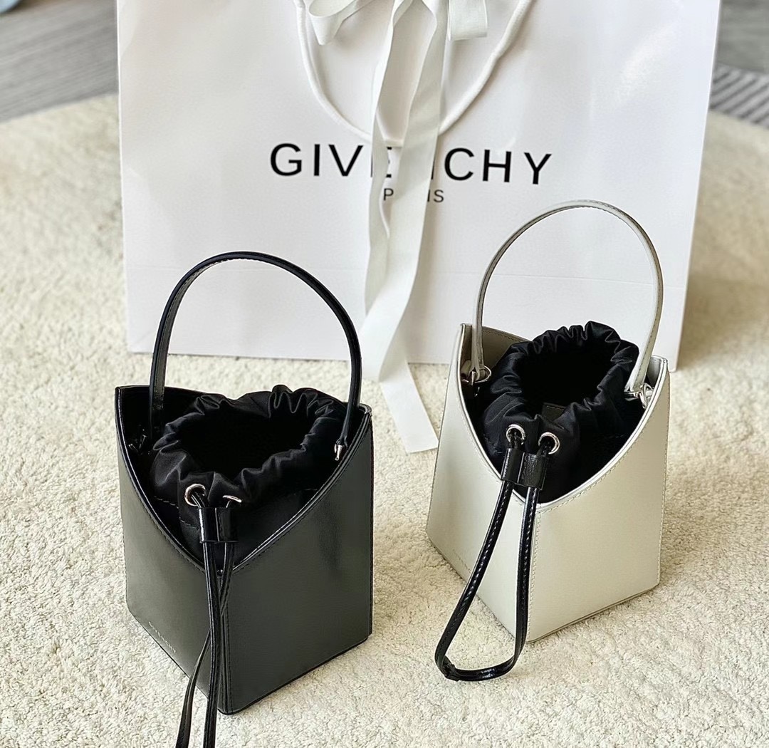 Givenchy Mini Cut Out Bucket Bag Black/White For Women‎ 6.3in/16cm BB50NRB1GV 001