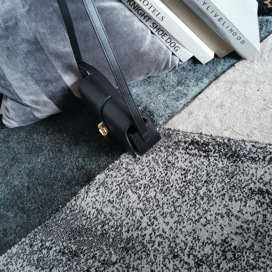 Ce1i*e Clutch On Strap Tabou In Triomphe Smooth White/Brown/Black For Women‎ 7in/18cm 10I593DQ1.01CK