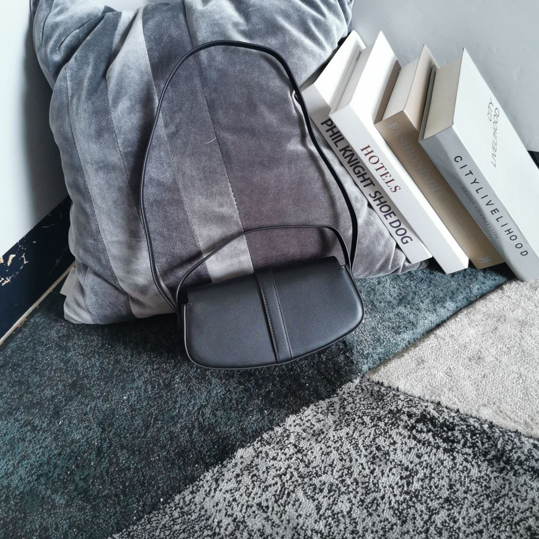 Ce1i*e Clutch On Strap Tabou In Triomphe Smooth White/Brown/Black For Women‎ 7in/18cm 10I593DQ1.01CK