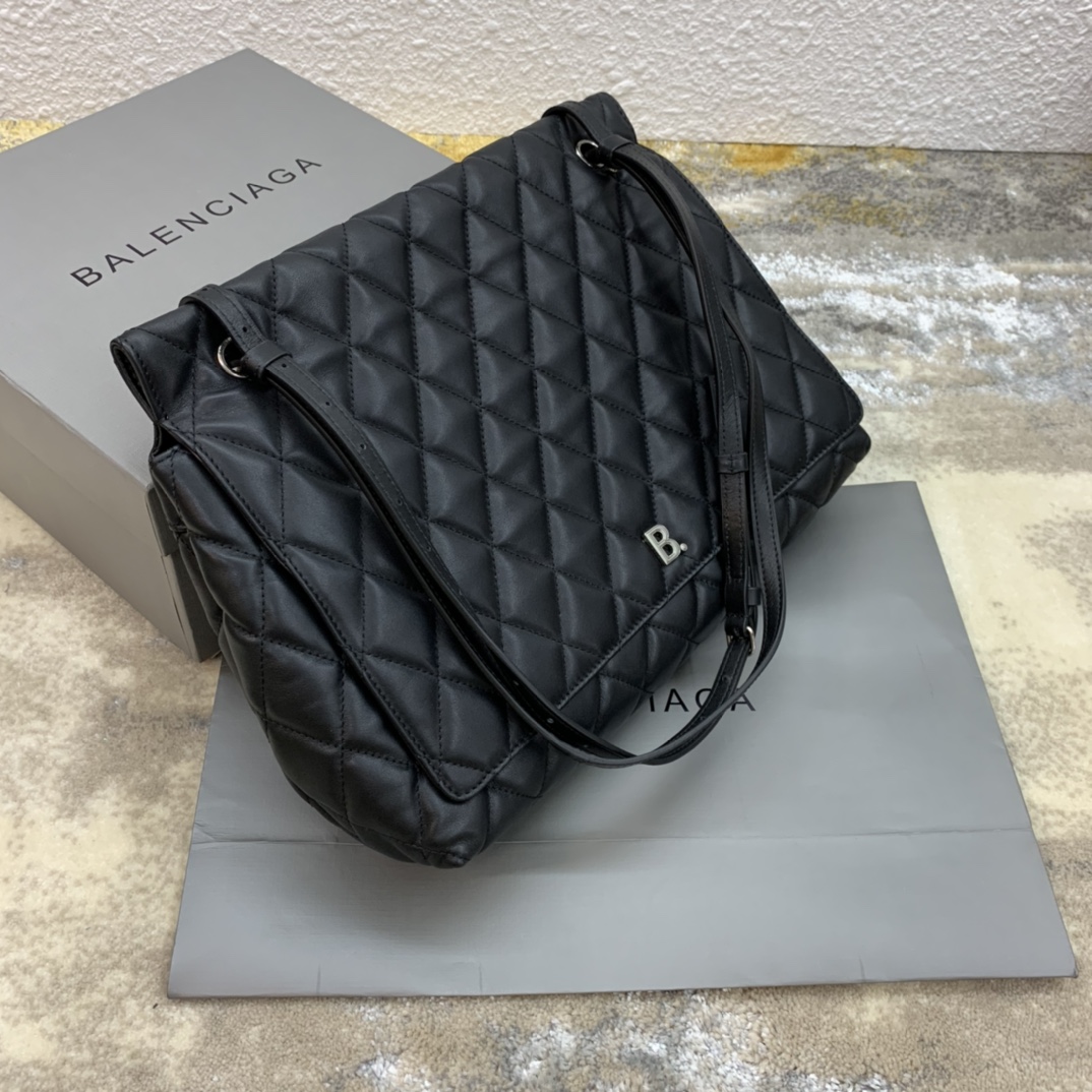 Ba1en*iaga Touch B. Shoulder Bag Quilted Large In Black For Women 14n/36cm