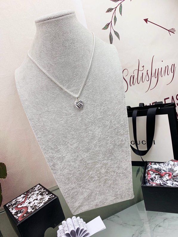 Gvc*1 Br0k*n Heart Necklace Silver Tone For Women