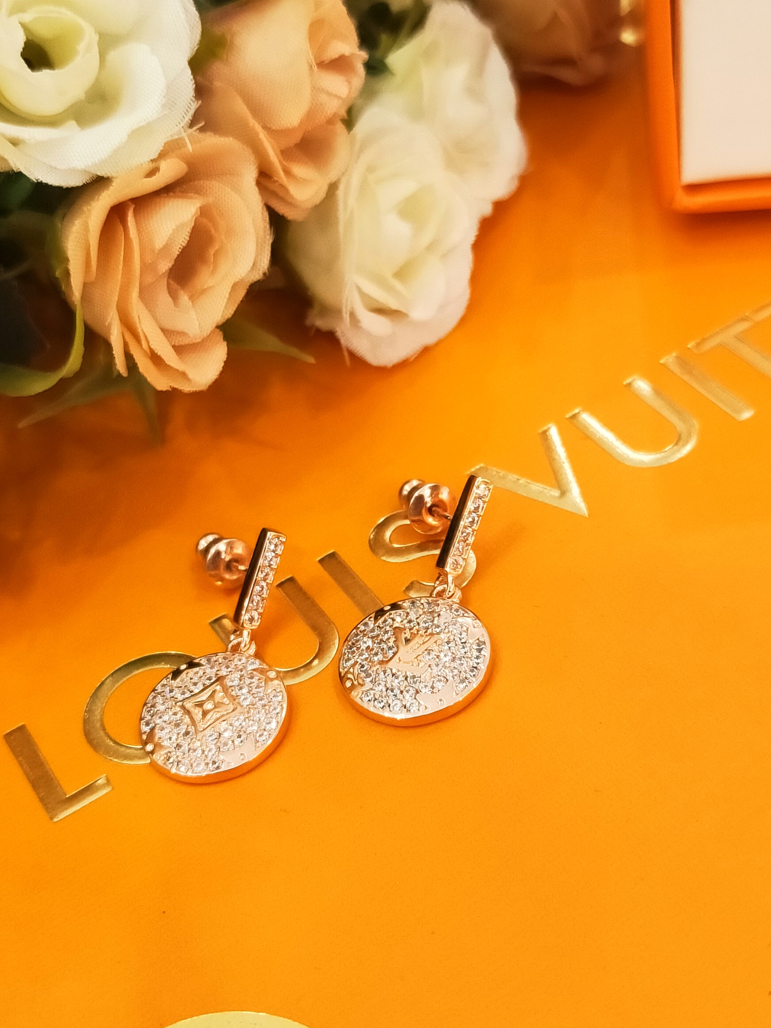 L0vis Vvtt0n Color Blossom Earrings Pink Gold Tone For Women