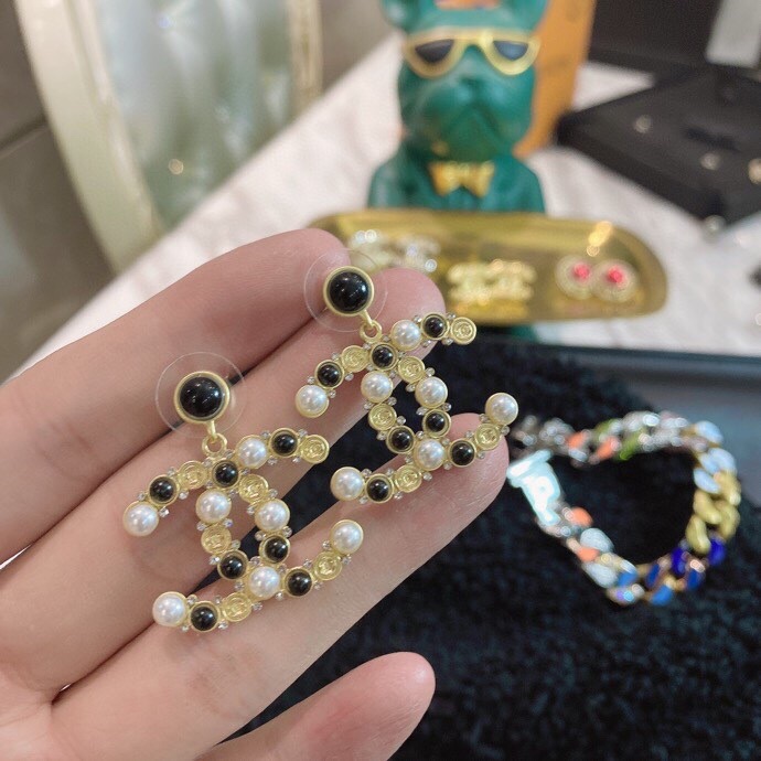 Ch**el Combinating White And Black Pearl Earrings Gold Tone For Women