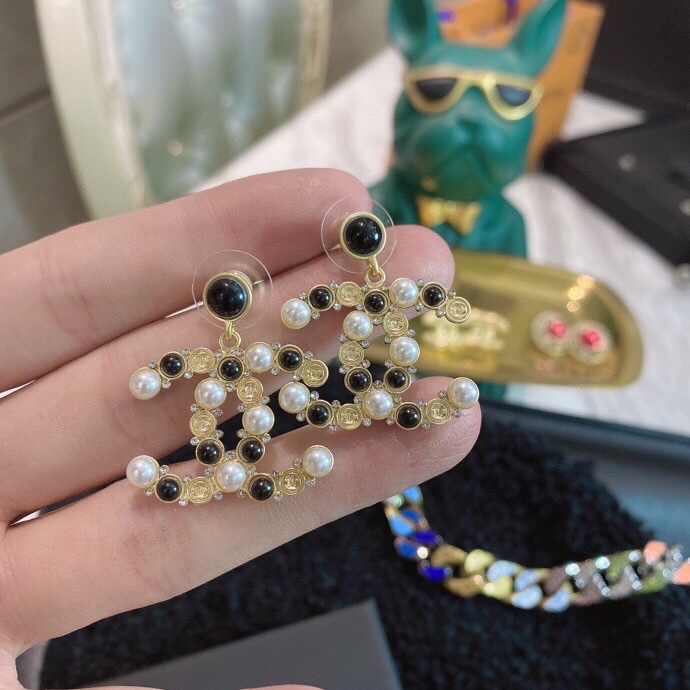 Ch**el Combinating White And Black Pearl Earrings Gold Tone For Women