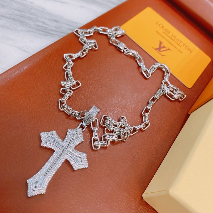 L0vis Vvtt0n Cross Necklace Silver For Women