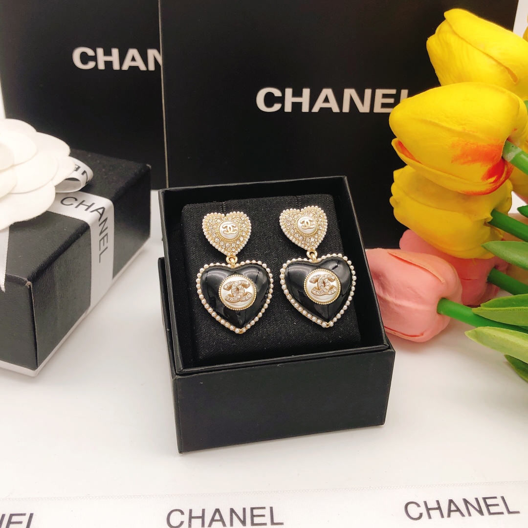 Ch**el Heart Pearl Pendant Earrings Black For Women