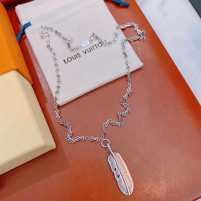 L0vis Vvtt0n Leaf Necklace Silver For Women