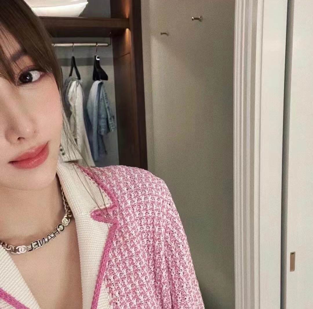 Ch**el Oil Drop Necklace Gold For Women