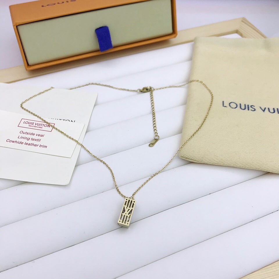 L0vis Vvtt0n Rectangular Pendant Necklace Gold Tone For Women