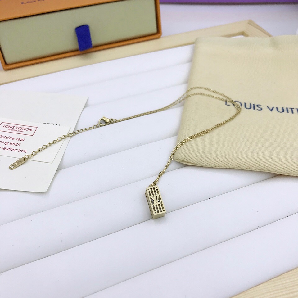 L0vis Vvtt0n Rectangular Pendant Necklace Gold Tone For Women
