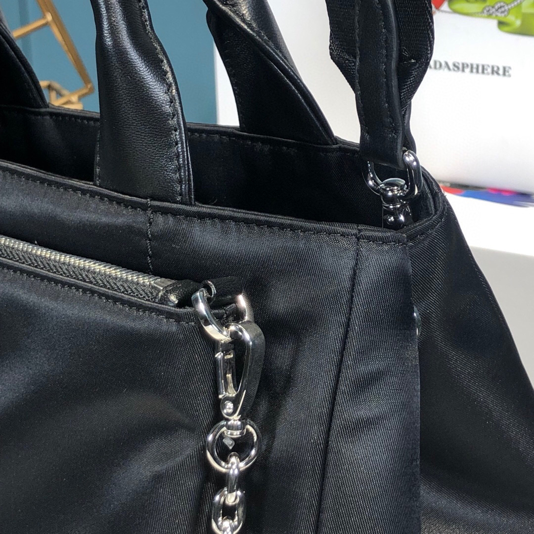 Pra*a Zip Pocket Chain Tote Bag Tessuto In Black For Women 11in/ 28cm