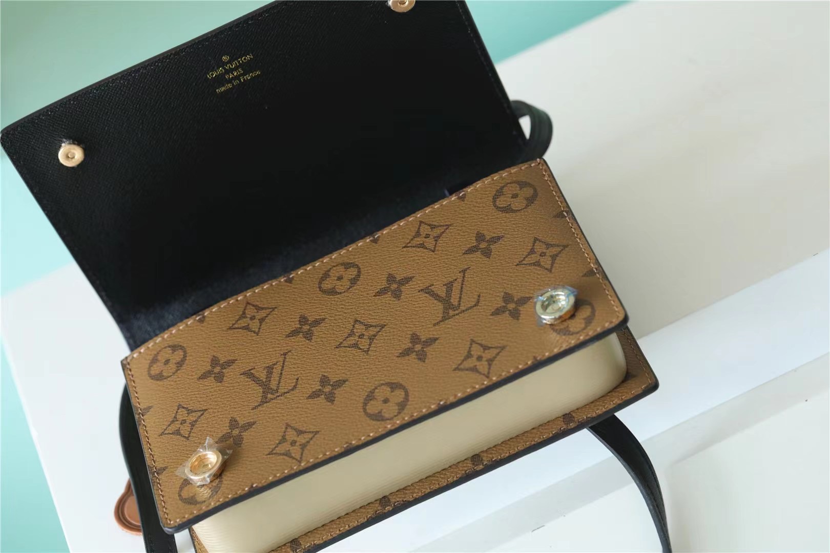 L0vis Vvtt0n LV Book Chain Wallet Brown For Women 7.9 in/ 20cm M81830