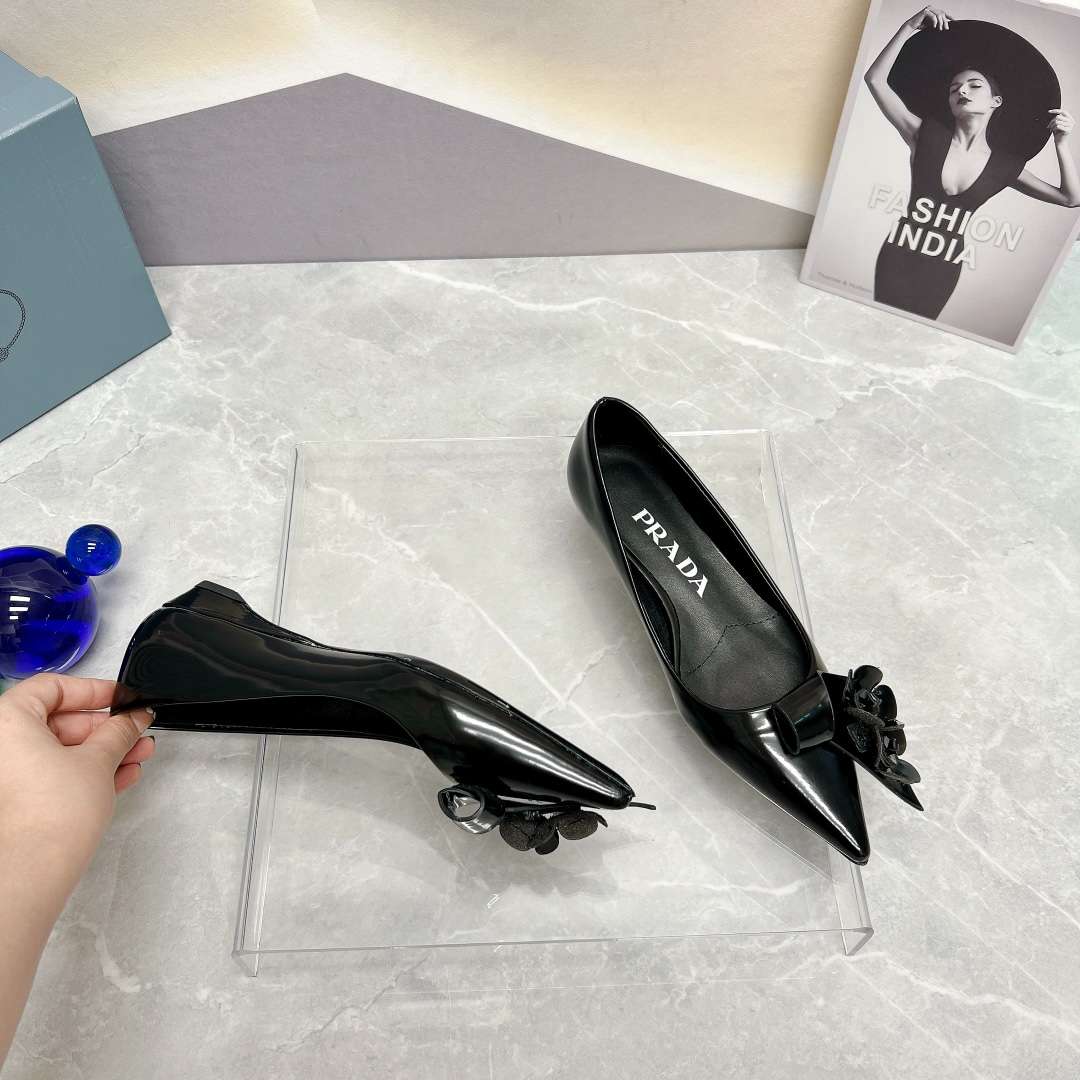 Pra*a Patent Pumps Black For Women