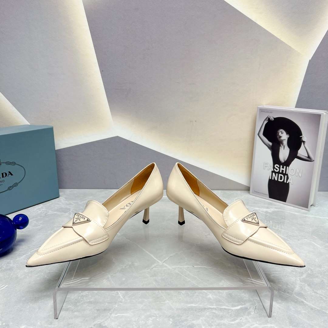Pra*a Patent Pumps Cream For Women