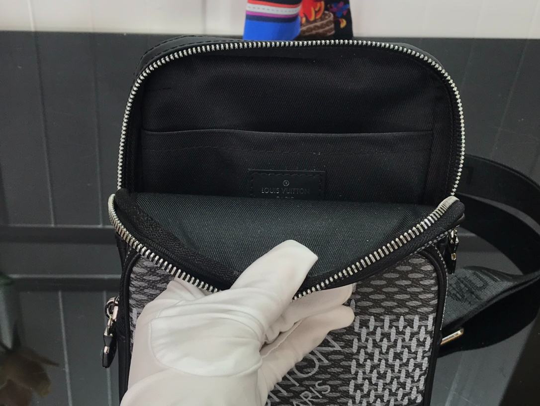 L0vis Vvtt0n Damier Graphite 3D Amazon Sling Bag Grey 21 cm/ 8.3 in