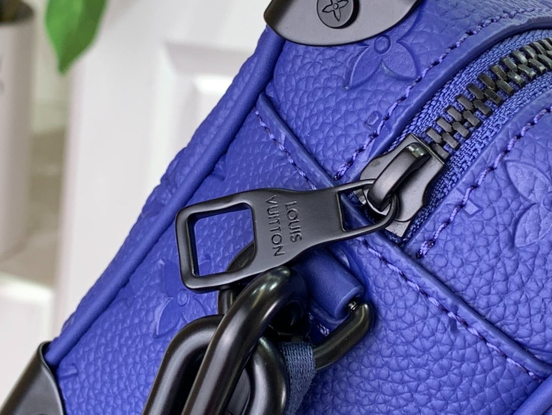 L0vis Vvtt0n Mini Soft Trunk Blue For Men 18.5cm/ 7.3 in M82558