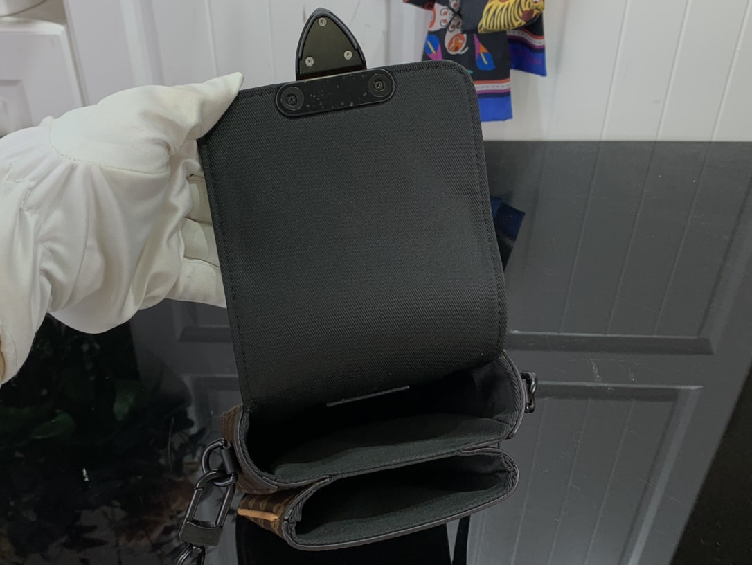 L0vis Vvtt0n S-Lock Vertical Wearable Wallet Brown For Men 19cm/ 7.5 in