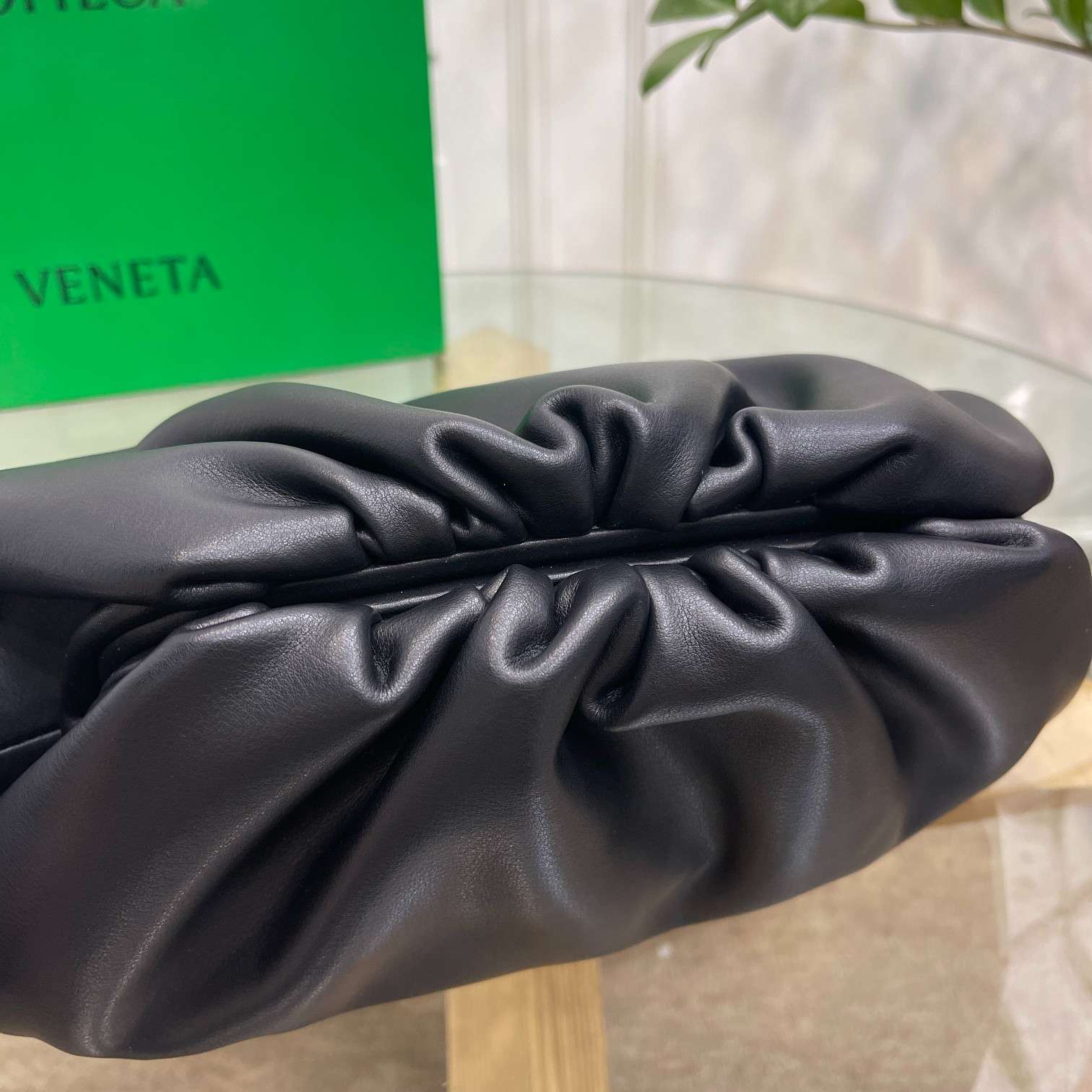 B0tt*ga Ven*ta Pouch Teak Black For Women 12.2in/31cm 690238V1BW0_8425