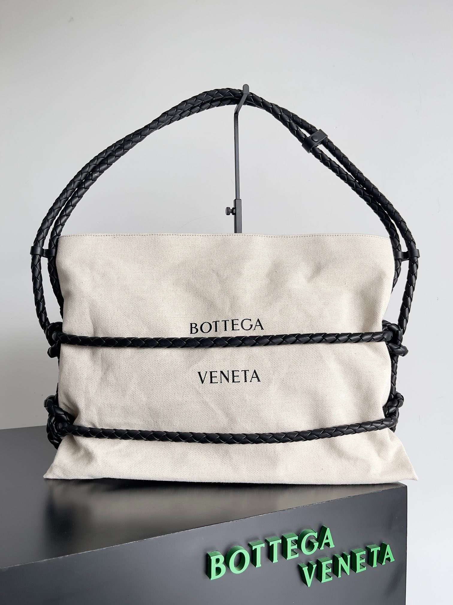 B0tt*ga Ven*ta Quadronno Shoulder Bag Cream For Women 18in/46cm