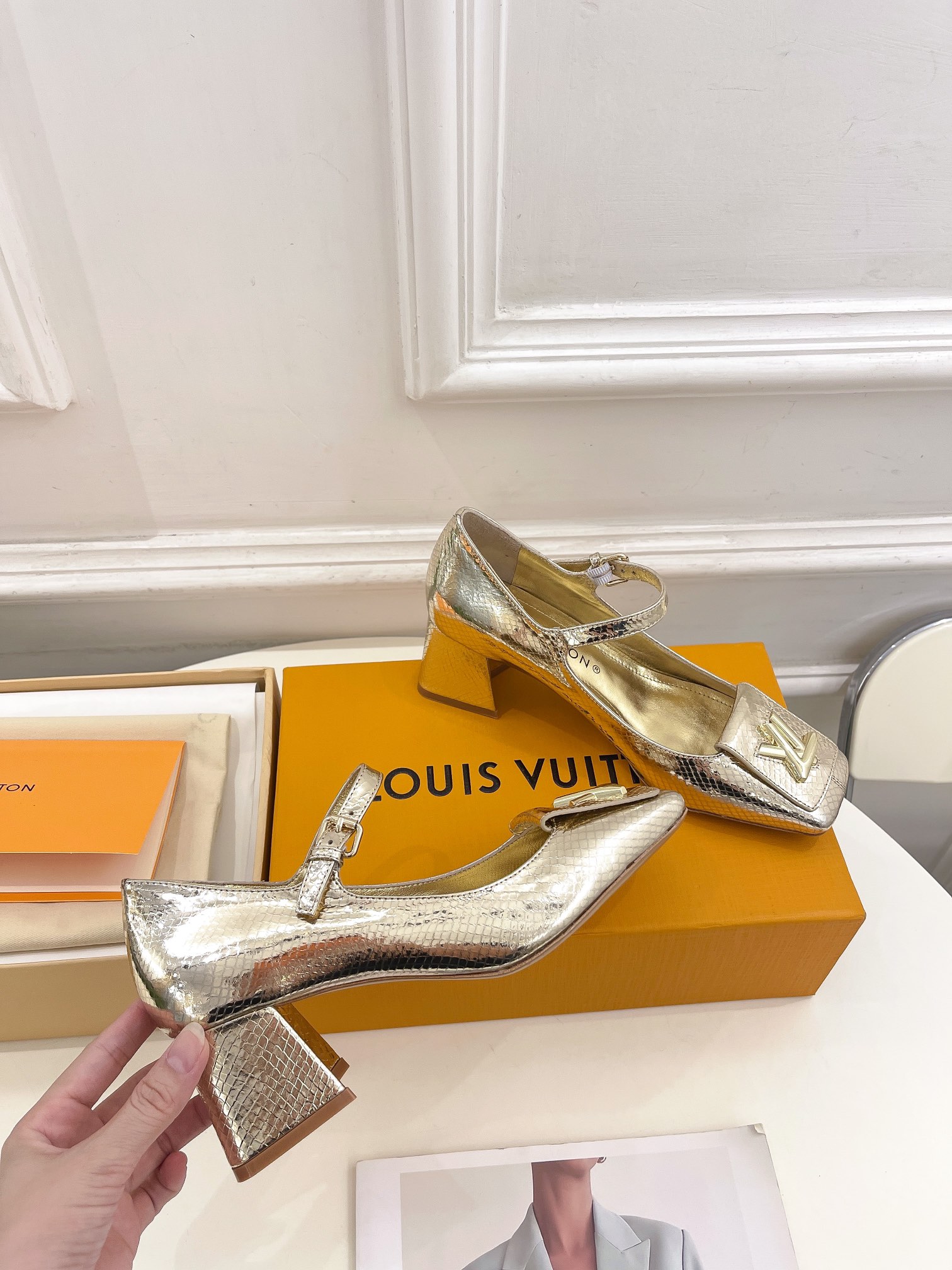 L0vis Vvtt0n Shake Pump Gold For Women 5.5 cm / 2.2-inch