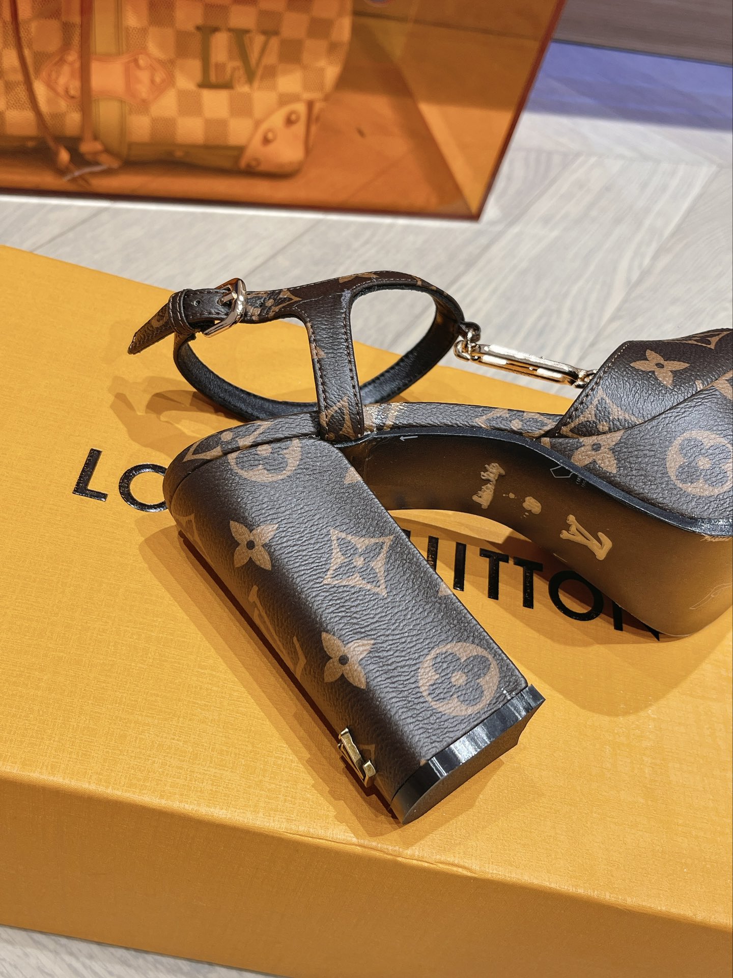 L0vis Vvtt0n Sparkle Sandal Brown For Women