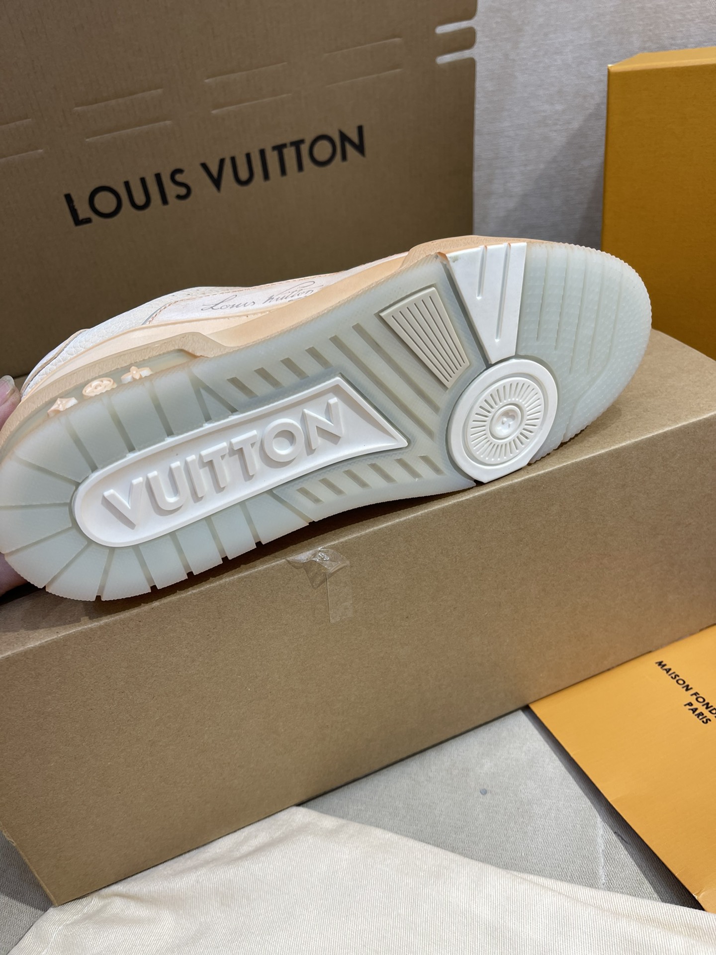 L0vis Vvtt0n Trainer Sneaker LV Beige For Women