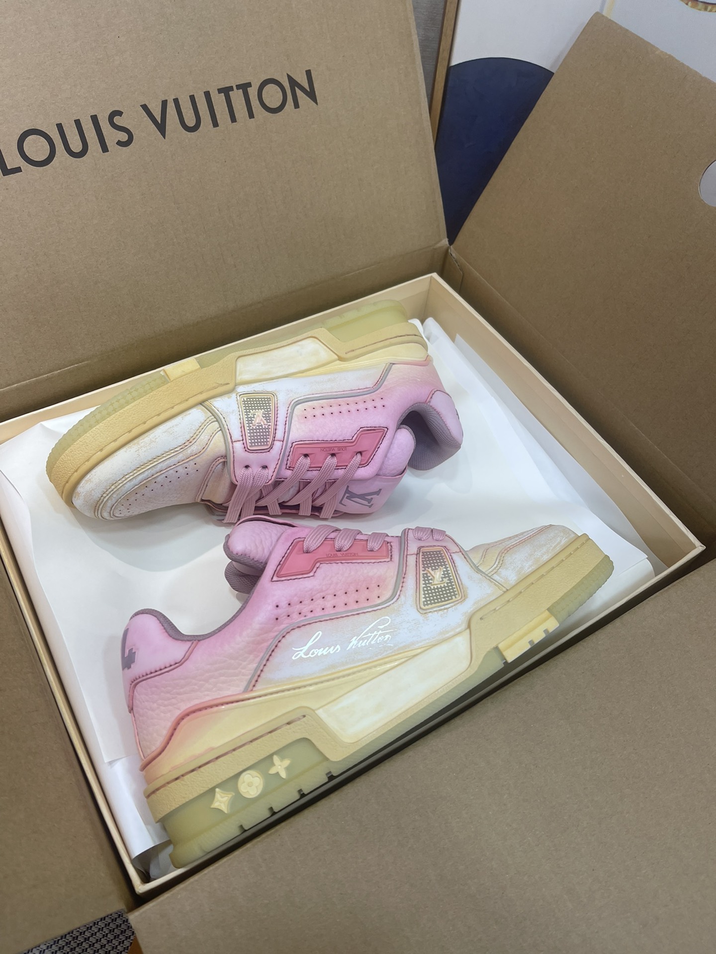 L0vis Vvtt0n Trainer Sneaker LV Pink For Women