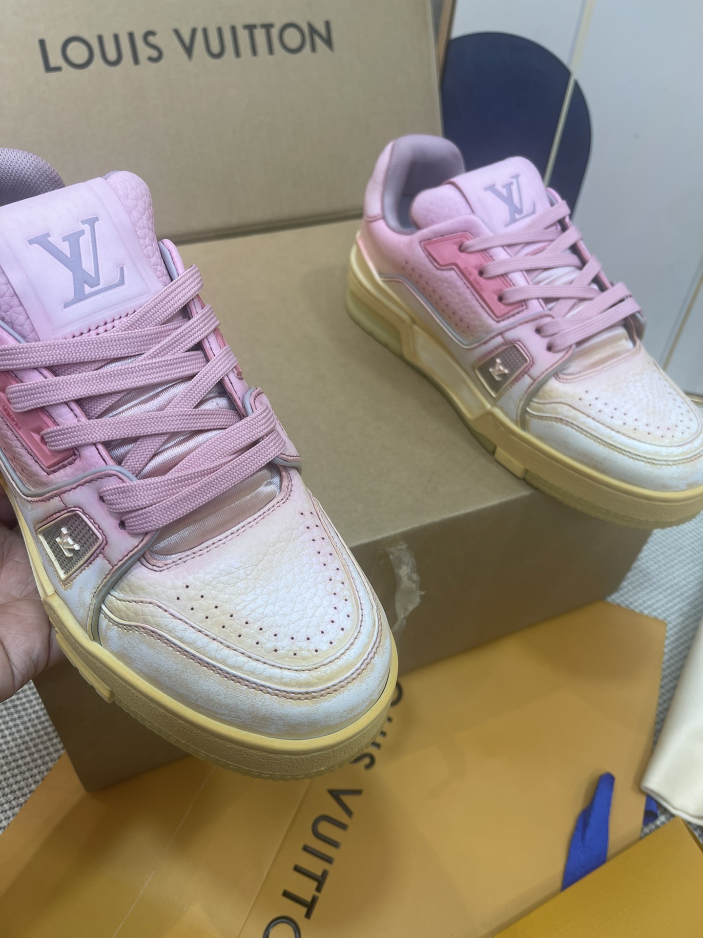 L0vis Vvtt0n Trainer Sneaker LV Pink For Women