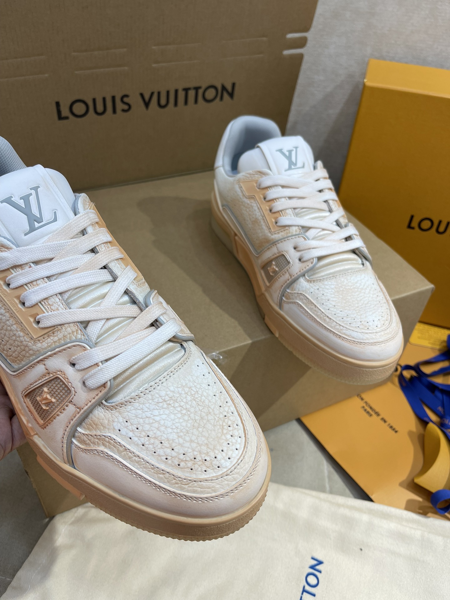 L0vis Vvtt0n Trainer Sneaker LV Beige For Women