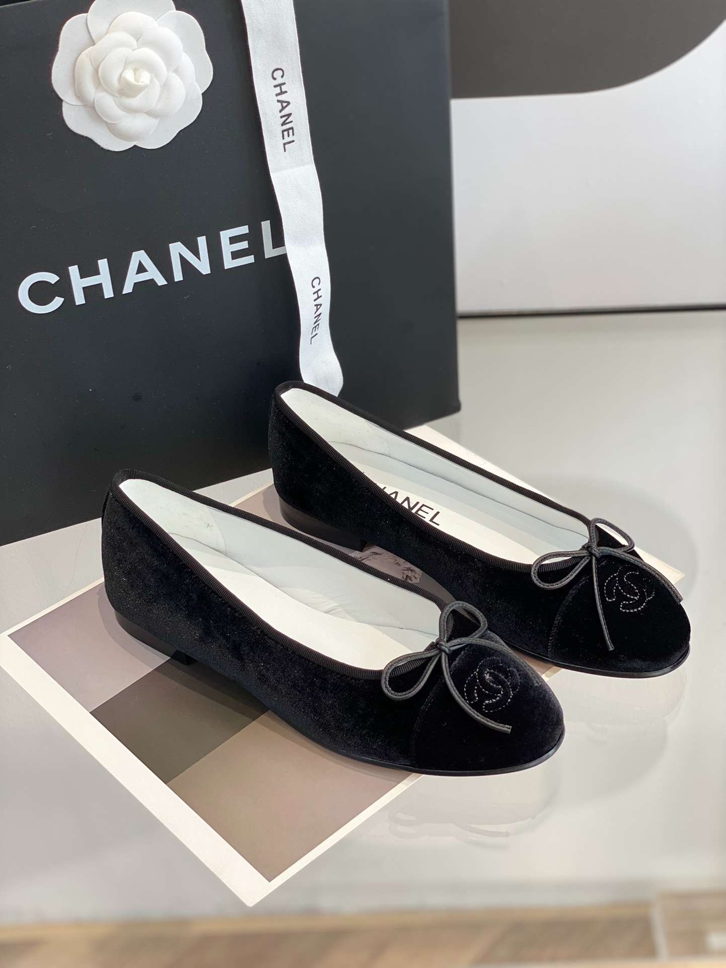 Ch**el Ballet Flats Black For Women