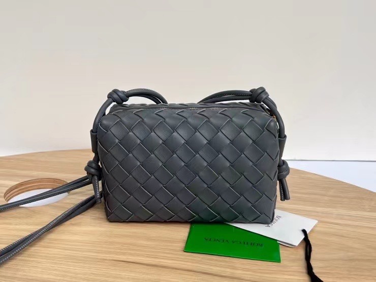 B0tt*ga Ven*ta Mini Loop Camera Bag Grey For Women 17cm / 6.7in 680254V1G111233