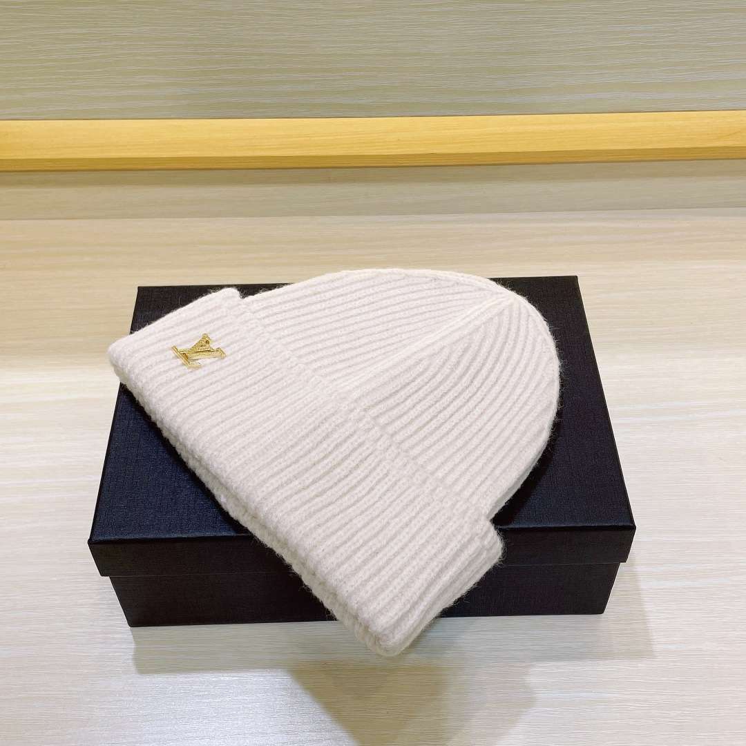 L0vis Vvtt0n Ahead Beanie White For Women
