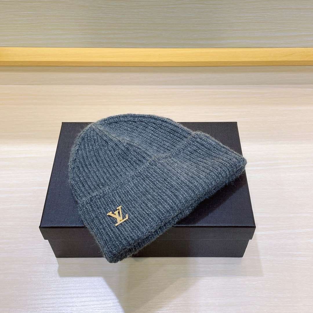 L0vis Vvtt0n Ahead Beanie Blue For Women