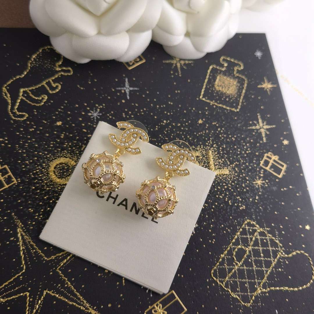 Ch**el Pearl Braided Mesh Earrings Gold For Women